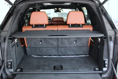 Car image 27