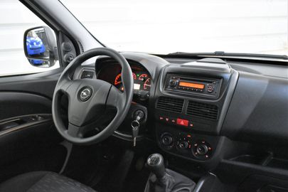 Car image 12