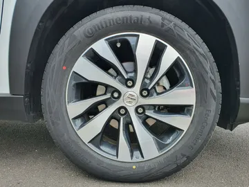 Car image 32