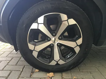 Car image 34