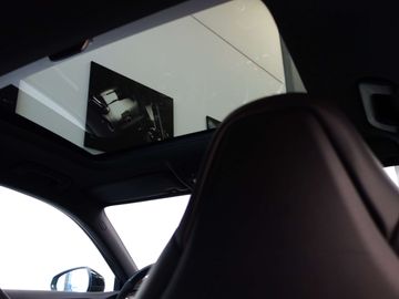 Car image 36