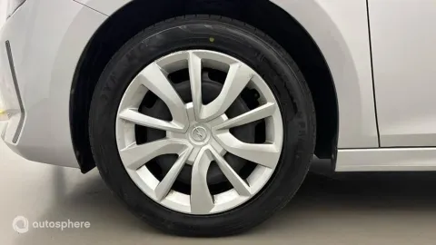 Car image 20