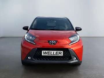 Car image 3