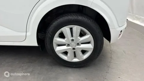 Car image 20