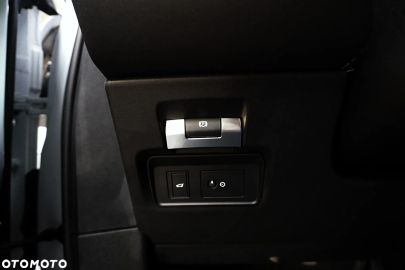 Car image 35