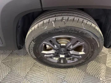 Car image 30