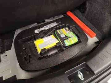 Car image 26