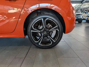 Car image 22