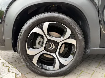 Car image 25