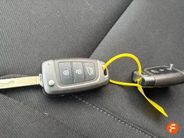 Car image 26