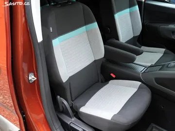 Car image 32