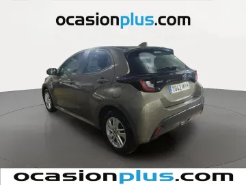 Car image 4