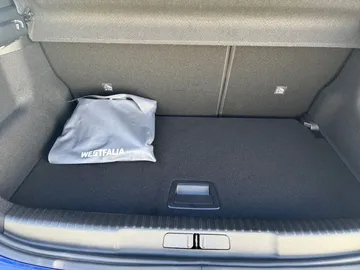 Car image 29