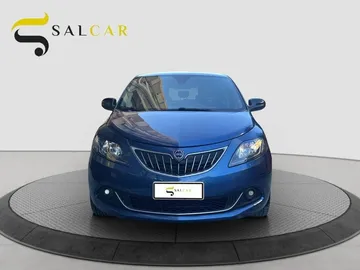 Car image 3