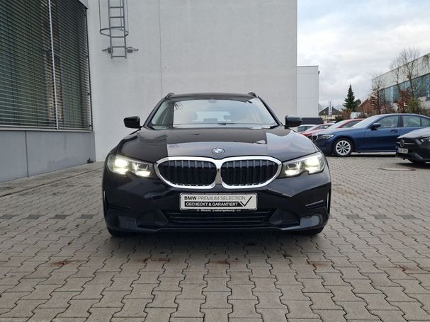 BMW 320i Touring 135 kW image number 2