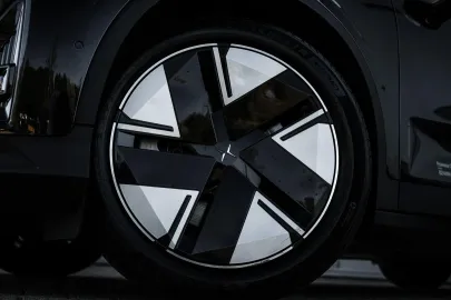 Car image 38