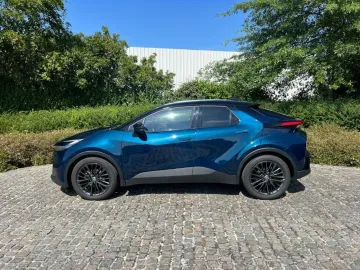 Car image 5