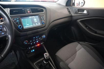 Car image 16