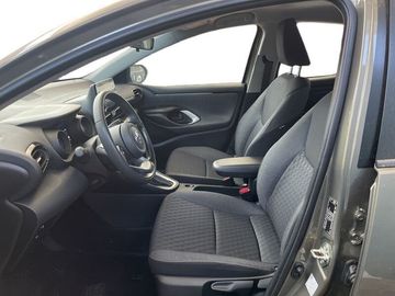 Car image 9