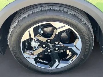 Car image 27