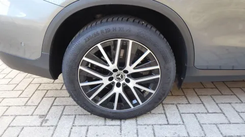 Car image 45