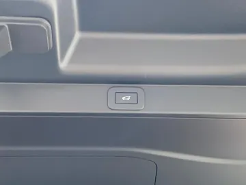 Car image 40