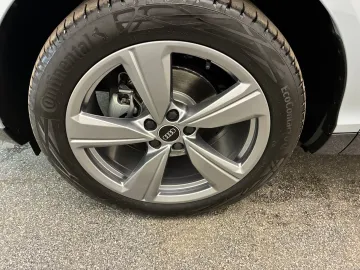 Car image 33