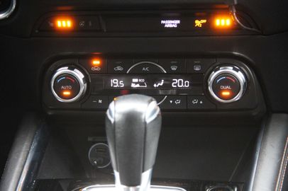 Car image 32