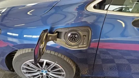 Car image 33
