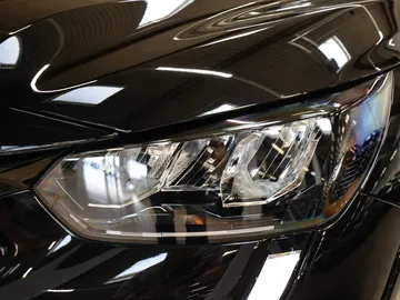 Car image 25