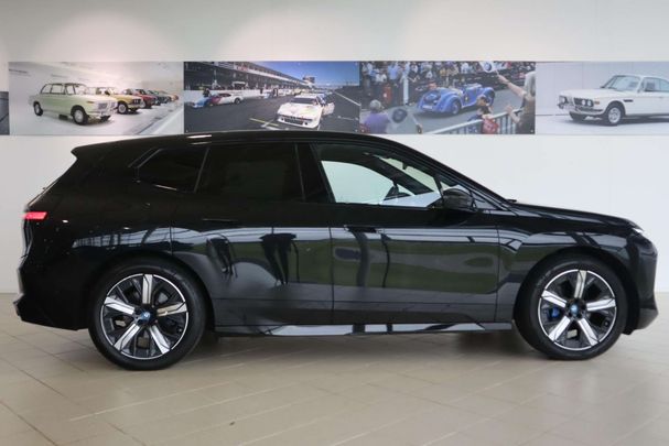 BMW iX xDrive40 240 kW image number 3