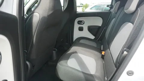 Car image 32