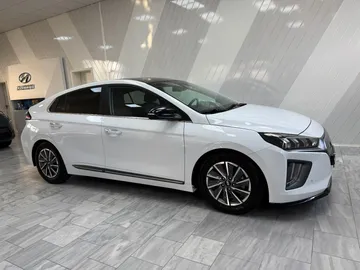 Car image 26