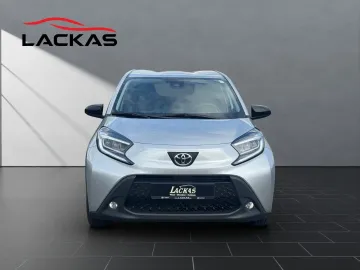 Car image 3