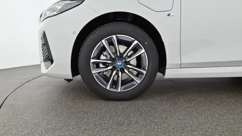 Car image 40