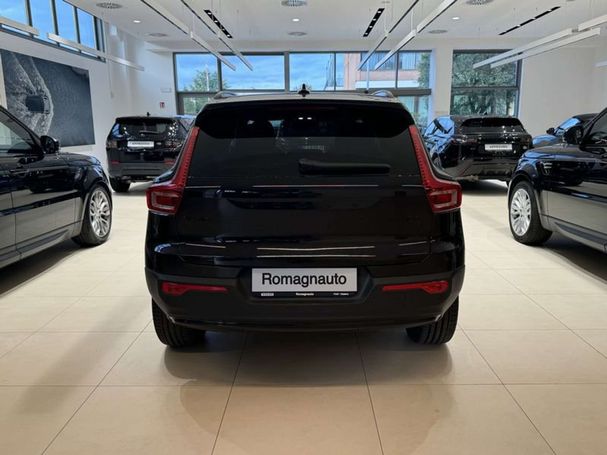 Volvo XC40 B3 Ultra Black Edition 120 kW image number 4