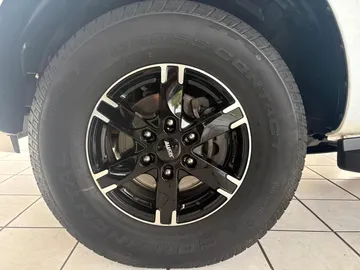 Car image 38