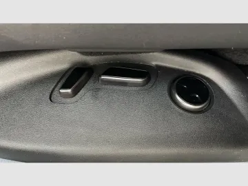 Car image 47