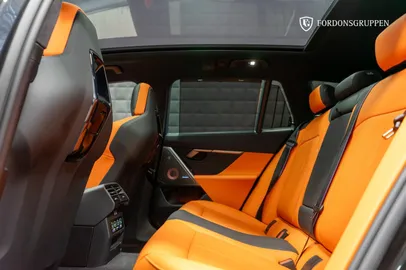 Car image 27