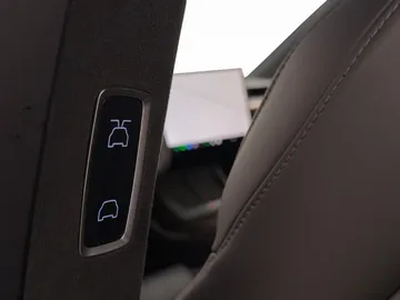 Car image 38
