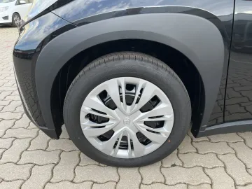 Car image 22