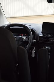 Car image 24