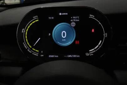 Car image 26