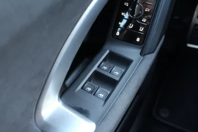 Car image 40