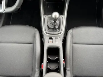 Car image 31