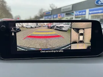 Car image 17