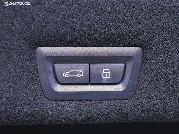 Car image 32