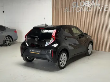Car image 43