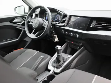 Car image 34