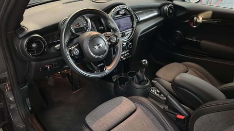 Car image 30